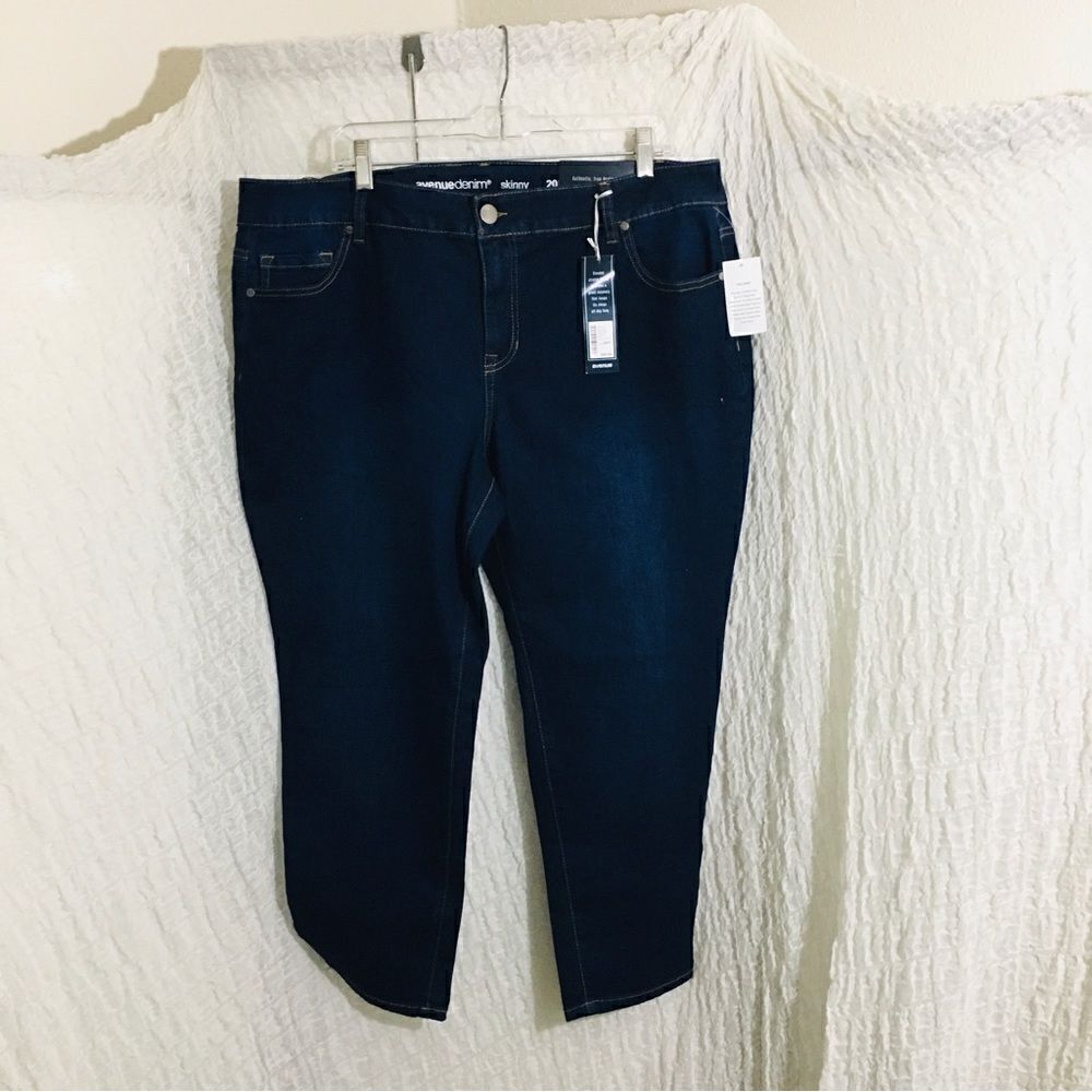 Avenue NWT Denim “Skinny” Dark Blue Size 20 Petite